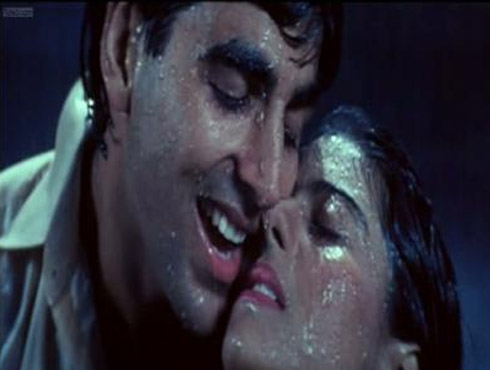 কাজলছবির নাম- ইয়ে দিল্লাগিএকবারই মাত্র কাজলের বিপরীতে অভিনয় করেছিলেন অক্ষয়। ইয়ে দিল্লাগি ছবিতে। তারপর জুটি, ছবি সবই ভুলে গিয়েছে মানুষ। তবে ছবির গান এখনও মুখে মুখে ফেরে দর্শকদের।
