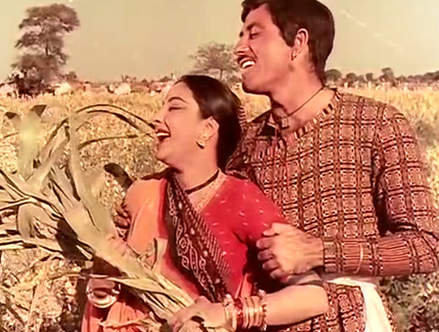 মাদার ইন্ডিয়া (১৯৫৭)পরিচালক-মেহবুব খান। ঋণের বোঝায় বাধ্য হয়ে বিয়ে, একা মায়ের সন্তানদের মানুষ করা, সন্তানের অকলামৃত্যু ও সন্তানদের ভবিষ্যতের স্বার্থে বিবাহের প্রস্তাব প্রত্যাখ্যান। ভারতীয় চলচ্চিত্রের ইতিহাসে প্রথম নারীকেন্দ্রিক ছবি। অস্কারে বিদেশি ছবির বিভাগে মনোনয়ন আদায় করে নেয় মাদার ইন্ডিয়া। সেরা অভিনেত্রীর ফিল্মফেয়ার পুরস্কার পান নার্গিস। প্রথম ভারতীয় অভিনেত্রী হিসেবে বিদেশি সম্মানও পান তিনি। চেক রিপাবলিকের বিশেষ সম্মানে ভূষিত হন নার্গিস।