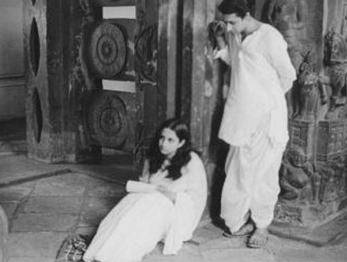 ইন্টারভিউ-১৯৭০শ্রীলঙ্কান ফিল্ম ফেস্টিভালে ক্রিটিকস অ্যাওয়ার্ড, কারলোভি ভ্যারি ফিল্ম ফেস্টিভালে শ্রেষ্ঠ অভিনেতার পুরষ্কার (রঞ্জিত মল্লিক)