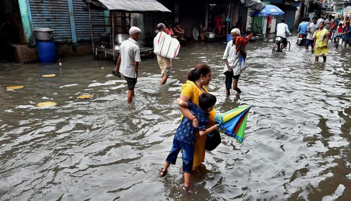 রায়গঞ্জের প্রায় সবকটি ওয়ার্ড জল থই থই রায়গঞ্জের প্রায় সবকটি ওয়ার্ড জল থই থই