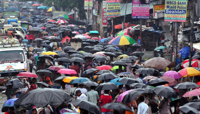 বৃষ্টিতে কি পুজোর বাজার মাটি হবে? জানুন কী বলছেন আবহাওয়াবিদরা বৃষ্টিতে কি পুজোর বাজার মাটি হবে? জানুন কী বলছেন আবহাওয়াবিদরা