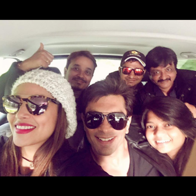 Bipasha Basu and Karan Singh Grover in London77777 করণের সঙ্গে বিপাশা, বাঙালি কন্যের লন্ডনের ছবিতে চমকে যাবেন