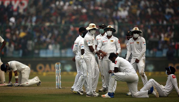 দিল্লি দূষণ: লঙ্কা মুখ ঢাকল মাস্কে! ড্রেসিংরুমে বমি লকমল, ধনঞ্জয়ের দিল্লি দূষণ: লঙ্কা মুখ ঢাকল মাস্কে! ড্রেসিংরুমে বমি লকমল, ধনঞ্জয়ের