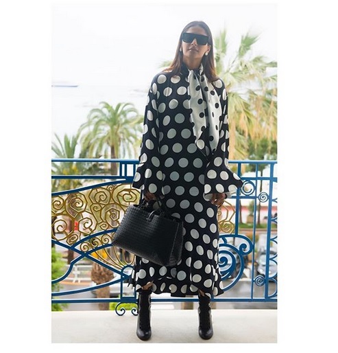 Cannes 2018 : Watch Sonam Kapoors first look 123344 বিয়ের পর কান-এ হাজির সোনাম, দেখুন ফার্স্ট লুক
