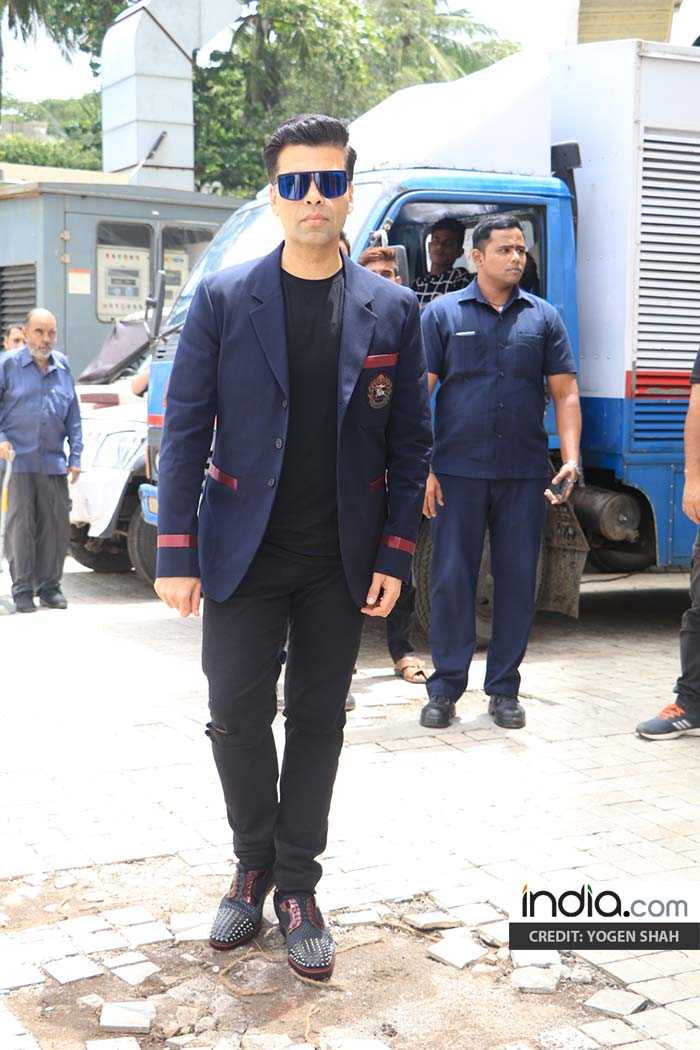 Janhvi, Ishaan Arrive For Dhadak Trailer Launch12323 'ধড়ক'-এর ট্রেলর লঞ্চে ঈশানের হাত ধরে হাজির জাহ্নবী
