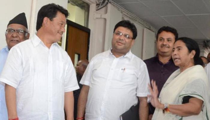 বরফ গলল পাহাড়ে, বৈঠকে খুশি মোর্চা বরফ গলল পাহাড়ে, বৈঠকে খুশি মোর্চা