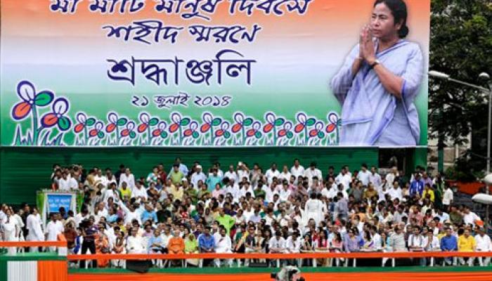 ২১-এর পথ ধরে 'নিষেধাজ্ঞা' উড়িয়ে ধর্মতলায় সভার পথে বাম, কংগ্রেস ২১-এর পথ ধরে 'নিষেধাজ্ঞা' উড়িয়ে ধর্মতলায় সভার পথে বাম, কংগ্রেস