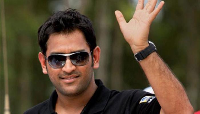 ধনের দৌড়ে বোল্টকে হেলায় হারালেন ধোনি ধনের দৌড়ে বোল্টকে হেলায় হারালেন ধোনি