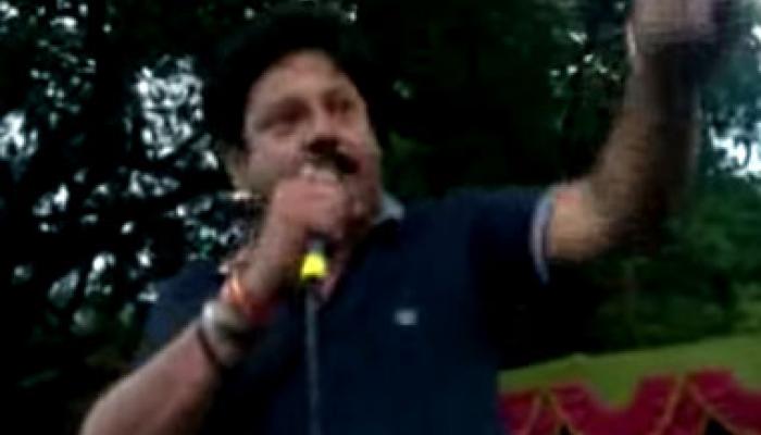অভিযুক্ত তাপস পালের পাশে দাঁড়িয়ে আজ ডিভিশন বেঞ্চে রাজ্য অভিযুক্ত তাপস পালের পাশে দাঁড়িয়ে আজ ডিভিশন বেঞ্চে রাজ্য