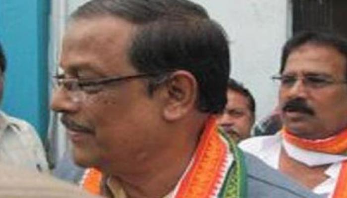 বন্ধ একের পর এক কারখানা, দলের বিরুদ্ধে তোলাবাজির অভিযোগ, তাও রাজ্যের শিল্প পরিস্থিতি স্বাভাবিক দাবি শিল্পমন্ত্রীর বন্ধ একের পর এক কারখানা, দলের বিরুদ্ধে তোলাবাজির অভিযোগ, তাও রাজ্যের শিল্প পরিস্থিতি স্বাভাবিক দাবি শিল্পমন্ত্রীর