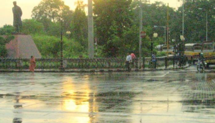 আগামী ২৪ ঘণ্টায় রাজ্যে হবে ভারী বৃষ্টি, পূর্বাভাস আবহাওয়া দফতরের আগামী ২৪ ঘণ্টায় রাজ্যে হবে ভারী বৃষ্টি, পূর্বাভাস আবহাওয়া দফতরের