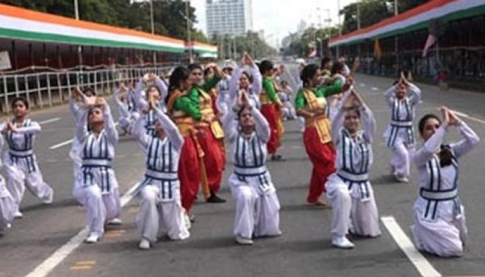 কুচকাওয়াজ, সাংস্কৃতিক অনুষ্ঠানে রেড রোডে পালিত স্বাধীনতা দিবস কুচকাওয়াজ, সাংস্কৃতিক অনুষ্ঠানে রেড রোডে পালিত স্বাধীনতা দিবস