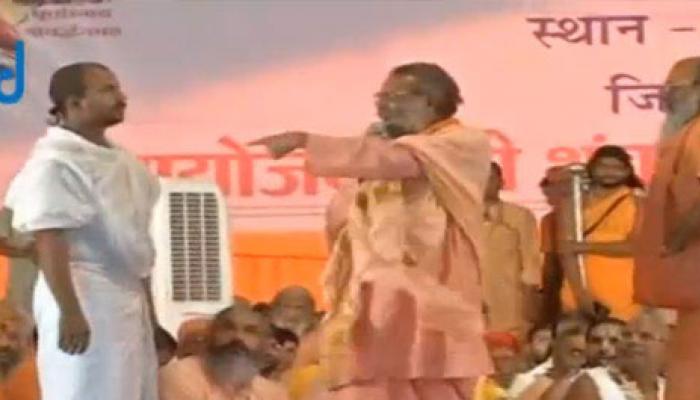 'ধর্ম' যুদ্ধ, ছত্তিসগড়ে সাই বাবা ভক্তদের সঙ্গে হাতাহাতিতে লিপ্ত হলেন শঙ্করাচার্য্যের অনুগামীরা 'ধর্ম' যুদ্ধ, ছত্তিসগড়ে সাই বাবা ভক্তদের সঙ্গে হাতাহাতিতে লিপ্ত হলেন শঙ্করাচার্য্যের অনুগামীরা