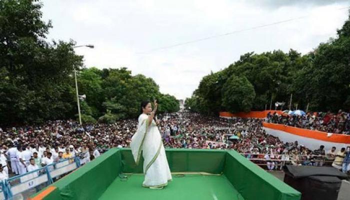 কঠোর নয় মমতা বার্তাতেই শঙ্কুদের বোঝালেন মুখ্যমন্ত্রী কঠোর নয় মমতা বার্তাতেই শঙ্কুদের বোঝালেন মুখ্যমন্ত্রী