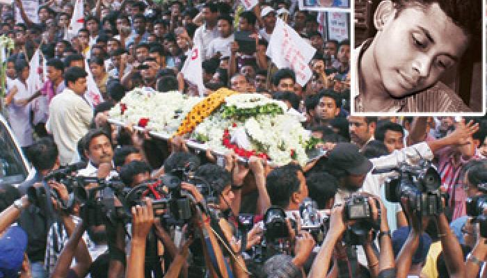 সুদীপ্ত গুপ্তর এক বছরের মৃত্যুতে মিছিল করায় অভিযোগ দায়ের হল এসএফআই নেতৃত্বের বিরুদ্ধে সুদীপ্ত গুপ্তর এক বছরের মৃত্যুতে মিছিল করায় অভিযোগ দায়ের হল এসএফআই নেতৃত্বের বিরুদ্ধে