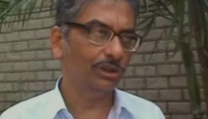 ছাত্র বিক্ষোভের মুখে পড়ে পুলিসে প্রহরায় বিশ্ববিদ্যালয় ছাড়লেন যাদবপুরের উপাচার্য ছাত্র বিক্ষোভের মুখে পড়ে পুলিসে প্রহরায় বিশ্ববিদ্যালয় ছাড়লেন যাদবপুরের উপাচার্য