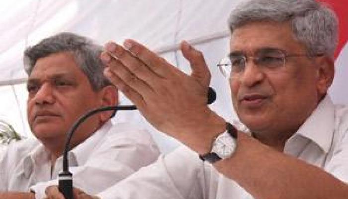 কারাটের সামনেই ইয়েচুরির মতের পক্ষে সওয়াল সিপিআইএম রাজ্য কমিটির সদস্যদের একাংশ কারাটের সামনেই ইয়েচুরির মতের পক্ষে সওয়াল সিপিআইএম রাজ্য কমিটির সদস্যদের একাংশ