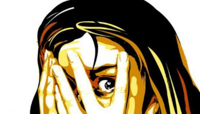 প্রেমে প্রত্যাখাত হয়ে ছাত্রীর মুখে অ্যাসিড ছুঁড়ল 'রোমিও' প্রেমে প্রত্যাখাত হয়ে ছাত্রীর মুখে অ্যাসিড ছুঁড়ল 'রোমিও'