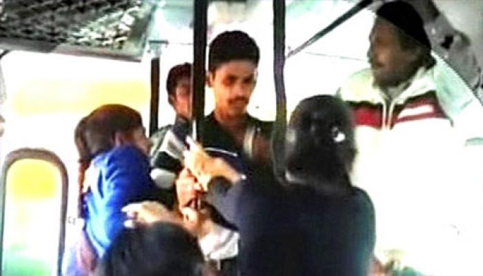 মলেস্টারদের পিটিয়ে সাহসীকতার পুরস্কার পেতে চলেছে হরিয়াণার দুই বোন মলেস্টারদের পিটিয়ে সাহসীকতার পুরস্কার পেতে চলেছে হরিয়াণার দুই বোন
