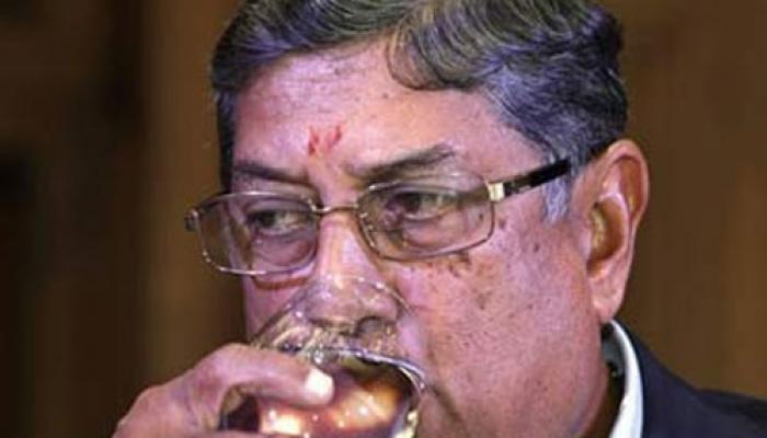 আইপিএল নয়, বোর্ড প্রেসিডেন্ট পদের হাতছানিই বেছে নিলেন শ্রীনি আইপিএল নয়, বোর্ড প্রেসিডেন্ট পদের হাতছানিই বেছে নিলেন শ্রীনি