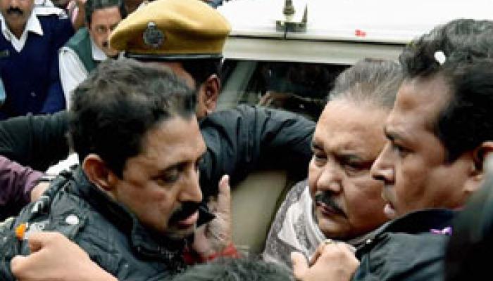 সিবিআই গোয়েন্দাদের আচরণ নিয়ে দুঃখপ্রকাশ মদনের সিবিআই গোয়েন্দাদের আচরণ নিয়ে দুঃখপ্রকাশ মদনের
