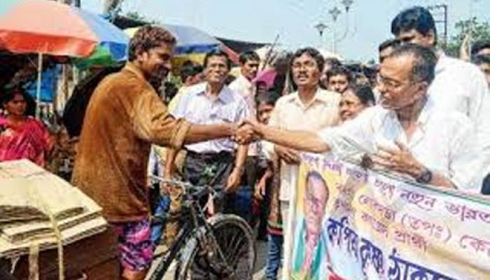 শক্তি বাড়ছে বিজেপির, ভাঙছে ঠাকুর পরিবার, উপনির্বাচনের জন্য তৈরি হচ্ছে বনগাঁ শক্তি বাড়ছে বিজেপির, ভাঙছে ঠাকুর পরিবার, উপনির্বাচনের জন্য তৈরি হচ্ছে বনগাঁ