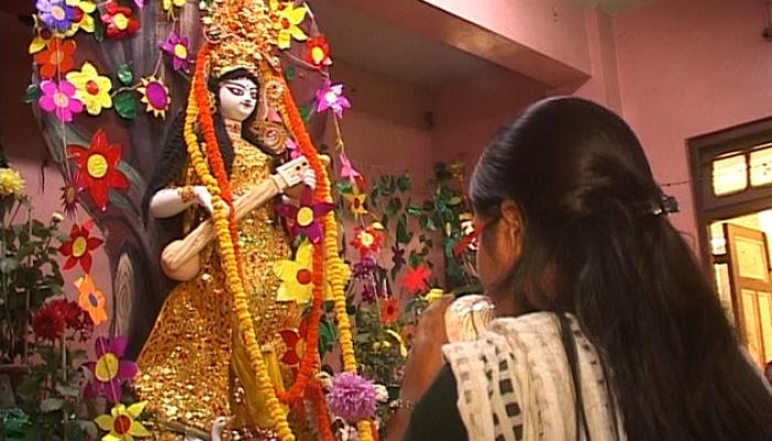 পুজো চলল, প্রেমও চলল বাঙালির ভ্যালেন্টাইন্স ডে'তে পুজো চলল, প্রেমও চলল বাঙালির ভ্যালেন্টাইন্স ডে'তে