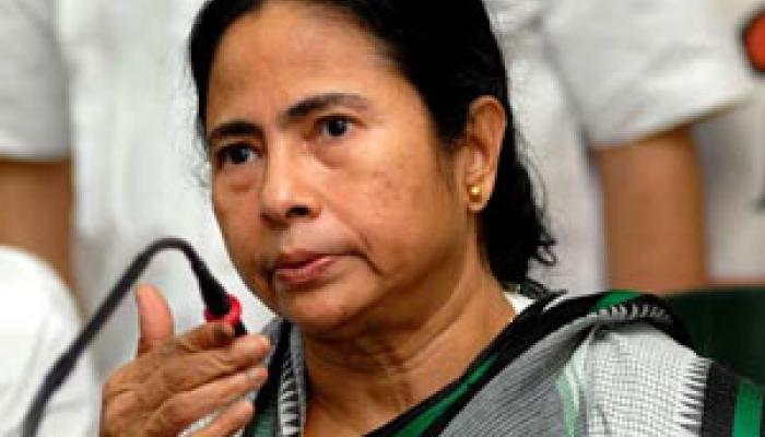 দলের ভাঙন ঠেকাতে এবার আসরে নামছেন খোদ মুখ্যমন্ত্রী দলের ভাঙন ঠেকাতে এবার আসরে নামছেন খোদ মুখ্যমন্ত্রী