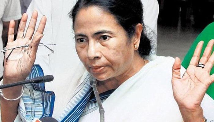 দলীয় 'বিক্ষুব্ধ' নেতা মন্ত্রীদের গোঁসা ভাঙাতে বিশ্বস্ত ৩ সঙ্গিকে দায়িত্ব মমতার দলীয় 'বিক্ষুব্ধ' নেতা মন্ত্রীদের গোঁসা ভাঙাতে বিশ্বস্ত ৩ সঙ্গিকে দায়িত্ব মমতার