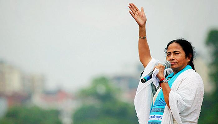 "মুকুল ঝরার' আগে দলের কূল বাঁচাতে নিজেই হাল ধরলেন মমতা "মুকুল ঝরার' আগে দলের কূল বাঁচাতে নিজেই হাল ধরলেন মমতা