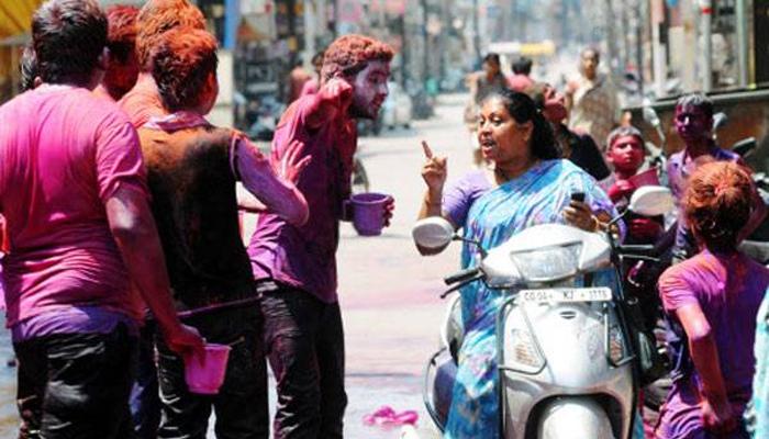 'মদ খাবো, টাকা দে', টাকা না পাওয়ায় পড়শিকে পেটাল ক্লাবের ছেলেরা 'মদ খাবো, টাকা দে', টাকা না পাওয়ায় পড়শিকে পেটাল ক্লাবের ছেলেরা