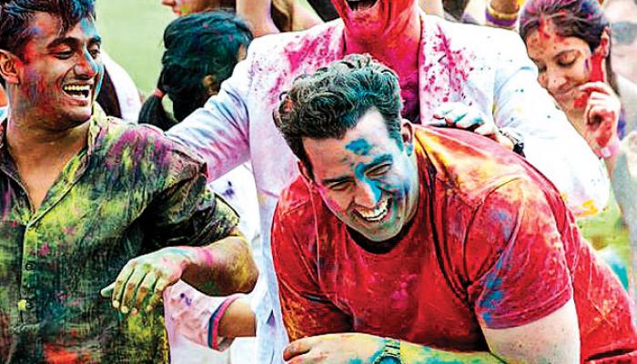 বলিউডি ইনিংসের শুরুতেই হোলির রঙে মাতলেন ব্রেট লি বলিউডি ইনিংসের শুরুতেই হোলির রঙে মাতলেন ব্রেট লি