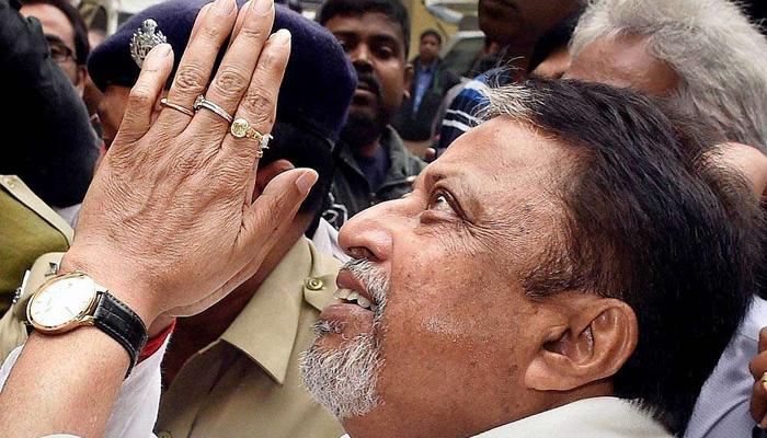 দলে থেকেই দল ভাঙবেন মুকুল,আশায় বিজেপি দলে থেকেই দল ভাঙবেন মুকুল,আশায় বিজেপি