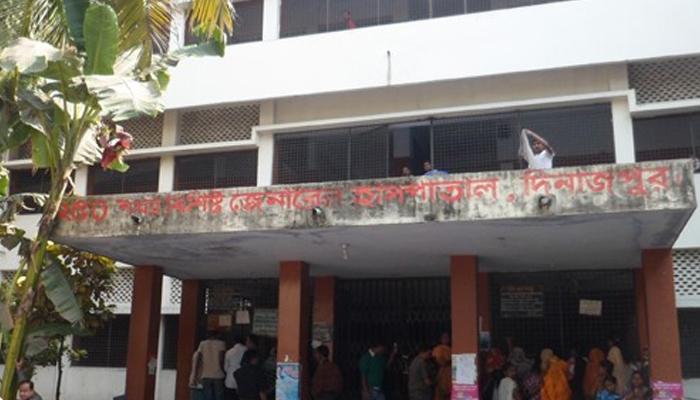 স্বাস্থ্যকেন্দ্রে ডাক্তারের অভাব, দায়িত্বপ্রাপ্ত চিকিত্সক ব্যস্ত প্রাইভেট প্র্যাকটিসে, ক্ষোভ রোগীদের স্বাস্থ্যকেন্দ্রে ডাক্তারের অভাব, দায়িত্বপ্রাপ্ত চিকিত্সক ব্যস্ত প্রাইভেট প্র্যাকটিসে, ক্ষোভ রোগীদের