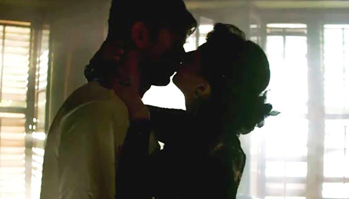 চুমুতে ফারাক করেন না স্বস্তিকা চুমুতে ফারাক করেন না স্বস্তিকা