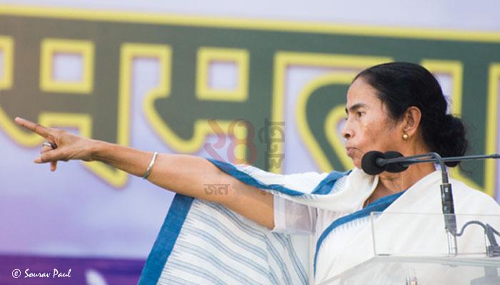 ছবি বিতর্কে জবাব 'শিল্পী' মমতার, 'তুলির ৩ আঁচড়েই ছবির দাম ১০ লাখ' ছবি বিতর্কে জবাব 'শিল্পী' মমতার, 'তুলির ৩ আঁচড়েই ছবির দাম ১০ লাখ'