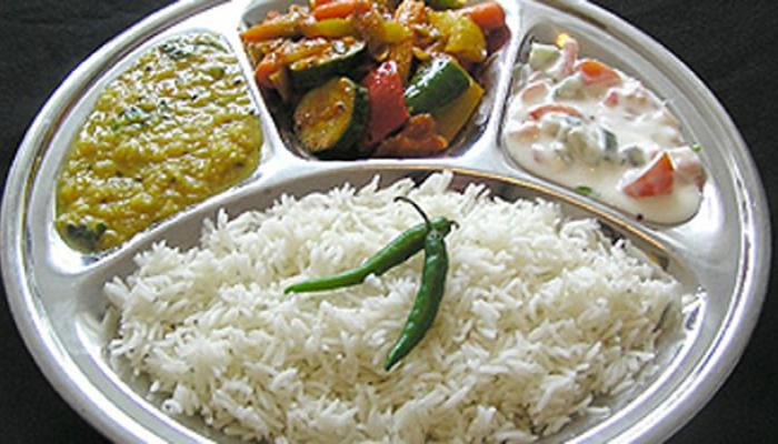 মাত্র ১০ টাকায় ভরপেট লাঞ্চ! সৌজন্যে বর্ধমান জেলা প্রশাসন মাত্র ১০ টাকায় ভরপেট লাঞ্চ! সৌজন্যে বর্ধমান জেলা প্রশাসন