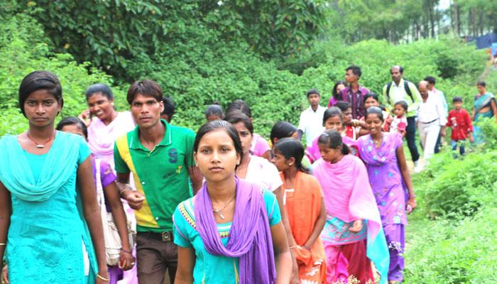 ডুয়ার্স থেকে ভিন রাজ্যে চলছে শিশুপাচার, ক্রমশ ছড়াচ্ছে জাল ডুয়ার্স থেকে ভিন রাজ্যে চলছে শিশুপাচার, ক্রমশ ছড়াচ্ছে জাল