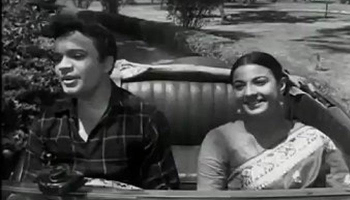 মহানায়কের মরিস মাইনর গাড়িটি এখনও আগলে রেখেছেন বন্ধুপুত্র মহানায়কের মরিস মাইনর গাড়িটি এখনও আগলে রেখেছেন বন্ধুপুত্র