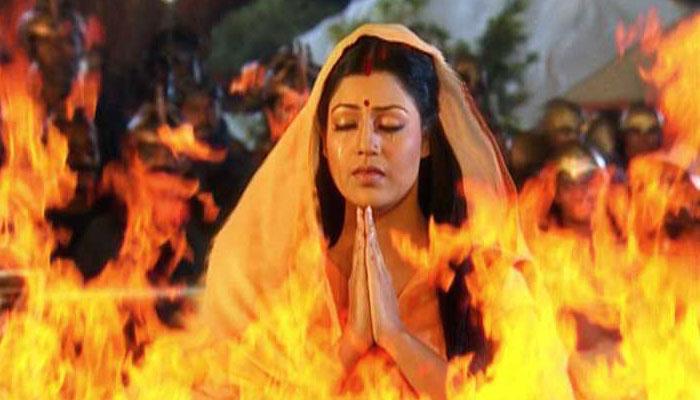 ৮ মাস ধরে গণধর্ষণ! নিজের 'পবিত্রতা' প্রমাণ করতে এবার অগ্নিপরীক্ষার সামনে মহিলা ৮ মাস ধরে গণধর্ষণ! নিজের 'পবিত্রতা' প্রমাণ করতে এবার অগ্নিপরীক্ষার সামনে মহিলা