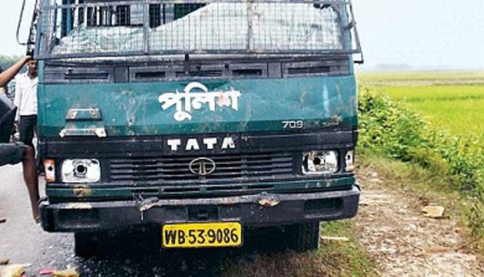 রায়নায় ওসি নিগ্রহের ঘটনায় স্থানীয় তৃণমূল নেতা সহ গ্রেফতার ২১ রায়নায় ওসি নিগ্রহের ঘটনায় স্থানীয় তৃণমূল নেতা সহ গ্রেফতার ২১