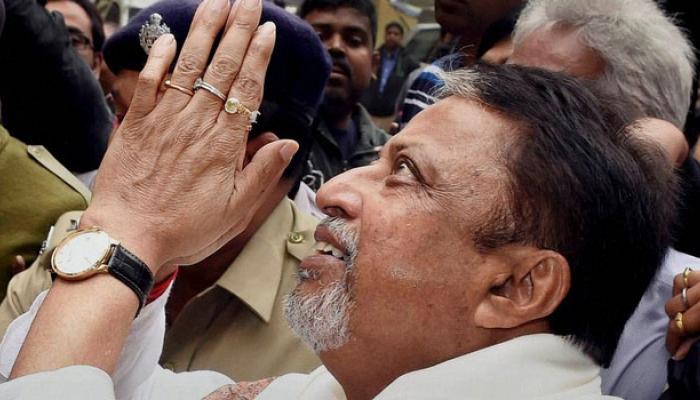 বামে রেজ্জাক, ডানে ইনটাক, নয়া রাজনৈতিক সমীকরণ সন্ধানী মুকুল বামে রেজ্জাক, ডানে ইনটাক, নয়া রাজনৈতিক সমীকরণ সন্ধানী মুকুল