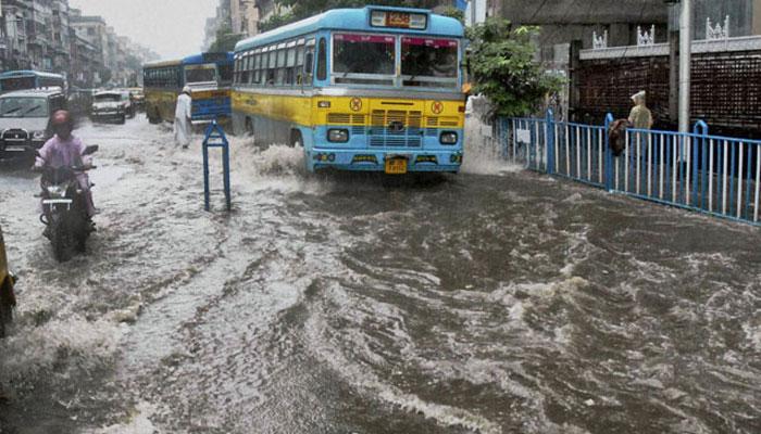 বানভাসি কলকাতা, সোশ্যাল নেটওয়ার্কে উপচে পড়ল ক্ষোভ বানভাসি কলকাতা, সোশ্যাল নেটওয়ার্কে উপচে পড়ল ক্ষোভ