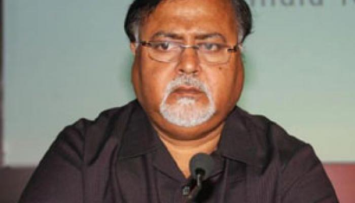 যাদবপুরে বিক্ষোভের ঘটনায় ছাত্রছাত্রীদেরই কাউন্সেলিংয়ের সওয়াল শিক্ষামন্ত্রীর যাদবপুরে বিক্ষোভের ঘটনায় ছাত্রছাত্রীদেরই কাউন্সেলিংয়ের সওয়াল শিক্ষামন্ত্রীর