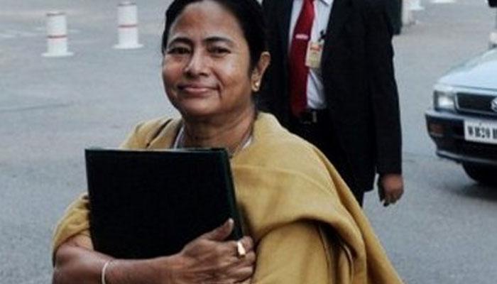 পিয়ানোর সুরে দেশের মাটির গন্ধ ছড়িয়ে লন্ডন ছাড়লেন মমতা পিয়ানোর সুরে দেশের মাটির গন্ধ ছড়িয়ে লন্ডন ছাড়লেন মমতা