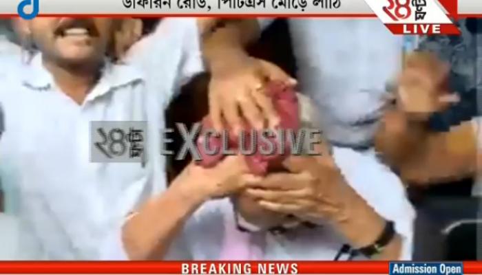 বামেদের নবান্ন অভিযান: রণক্ষেত্র কলকাতা, লাঠিচার্জ-ইটবৃষ্টিতে রক্তাক্ত মহানগর বামেদের নবান্ন অভিযান: রণক্ষেত্র কলকাতা, লাঠিচার্জ-ইটবৃষ্টিতে রক্তাক্ত মহানগর