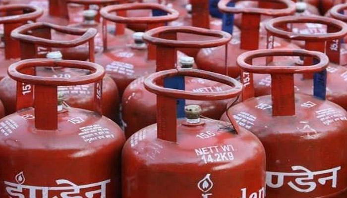 গেরস্তের হেঁসেলে সুখবর, ভর্তুকিহীন রান্নার গ্যাসের দাম সিলিন্ডার পিছু ২৫টাকা ৫০ পয়সা কমল গেরস্তের হেঁসেলে সুখবর, ভর্তুকিহীন রান্নার গ্যাসের দাম সিলিন্ডার পিছু ২৫টাকা ৫০ পয়সা কমল