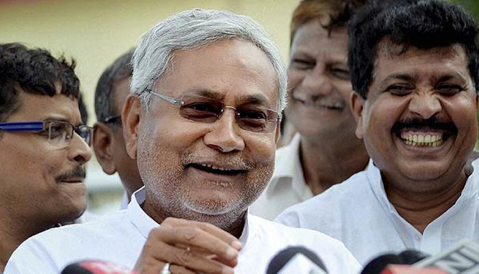 নীতীশের শপথে একই মঞ্চে মমতা-মুলায়ম-ইয়েচুরি-কেজরিওয়াল নীতীশের শপথে একই মঞ্চে মমতা-মুলায়ম-ইয়েচুরি-কেজরিওয়াল