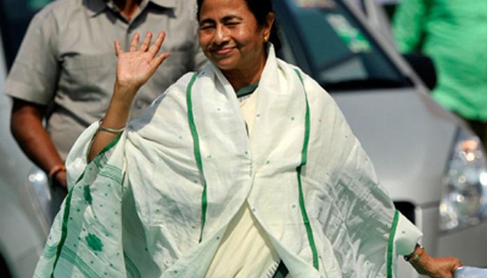 চোখ বন্ধ করে ভরসা করুন, মুখ্যমন্ত্রীর মুখে এখন এটাই স্লোগান চোখ বন্ধ করে ভরসা করুন, মুখ্যমন্ত্রীর মুখে এখন এটাই স্লোগান