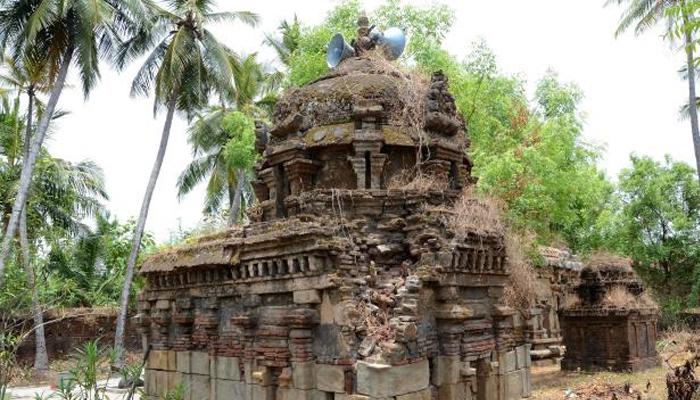 গুপ্তধনের লোভে বিষ্ণুপুরের ঐতিহ্যবাহী মন্দিরে খোঁড়াখুঁড়ি, আটক ১৫ গুপ্তধনের লোভে বিষ্ণুপুরের ঐতিহ্যবাহী মন্দিরে খোঁড়াখুঁড়ি, আটক ১৫